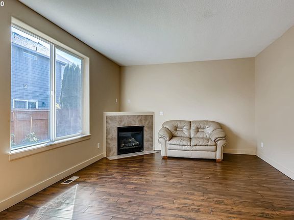 3rd image of 3523 NE 42nd St