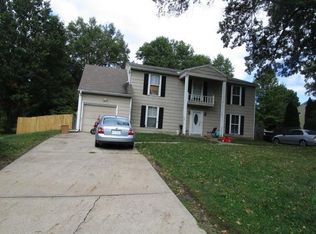 1022 NE Lindberg Dr, Gladstone, MO 64118