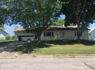 503 Tulip Dr, Three Oaks, MI 49128