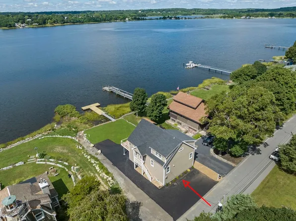 16 Riverside Dr, Berkley, MA 02779