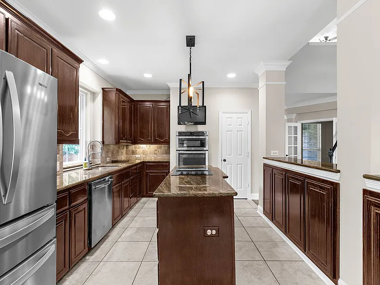 202 Stone Hollow Ct — Photo 16
