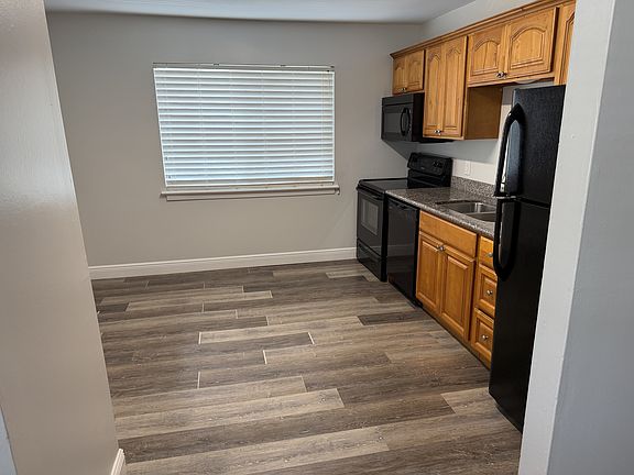 4th image of 139 McDonnell Ave #13