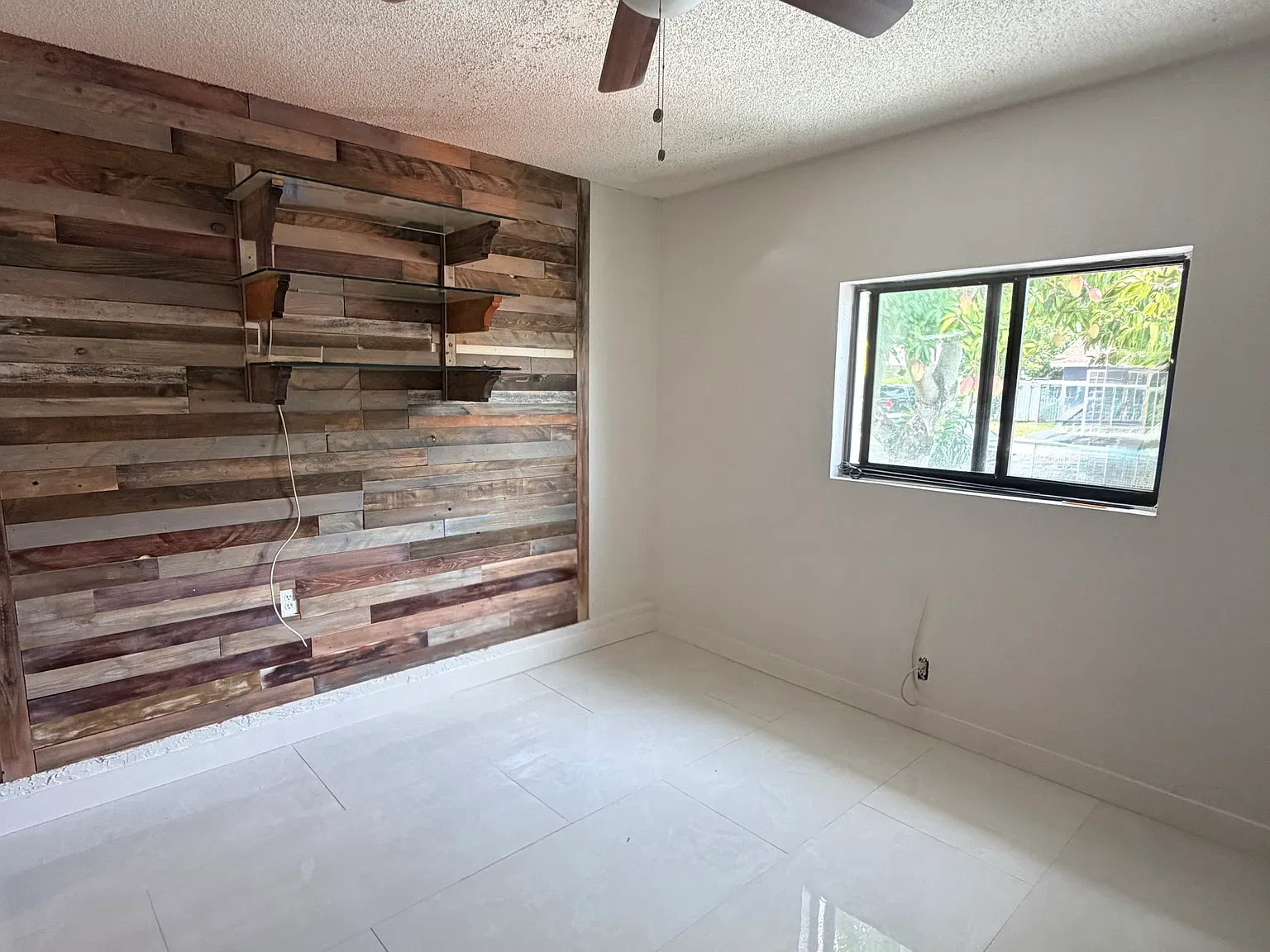 601 SW 76th Ter — Photo 3
