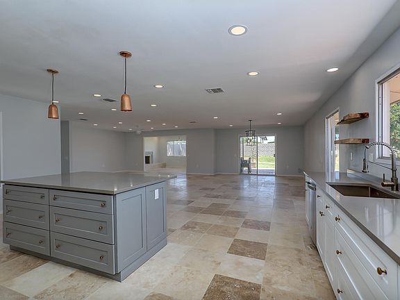 4th image of 10460 W Campana Dr