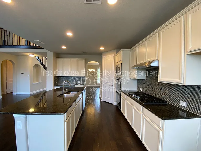 927 Bentley Dr — Photo 12