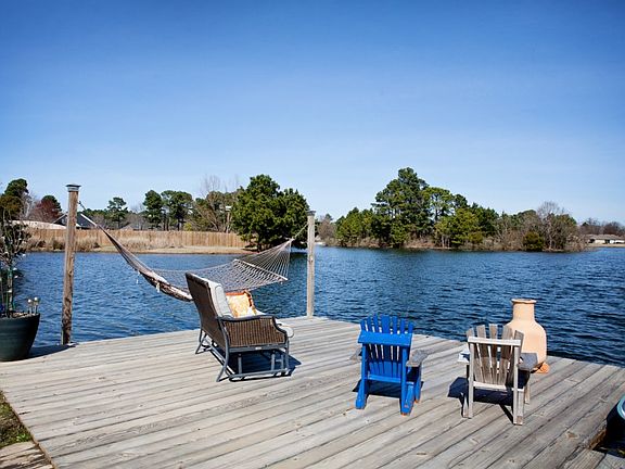 5th image of 697 Beaver Lake Dr