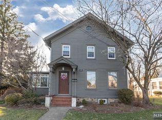 114 Pascack Rd, Park Ridge, NJ 07656