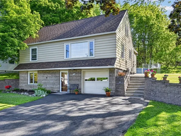 100 Fieldcrest Dr, Camillus, NY 13031
