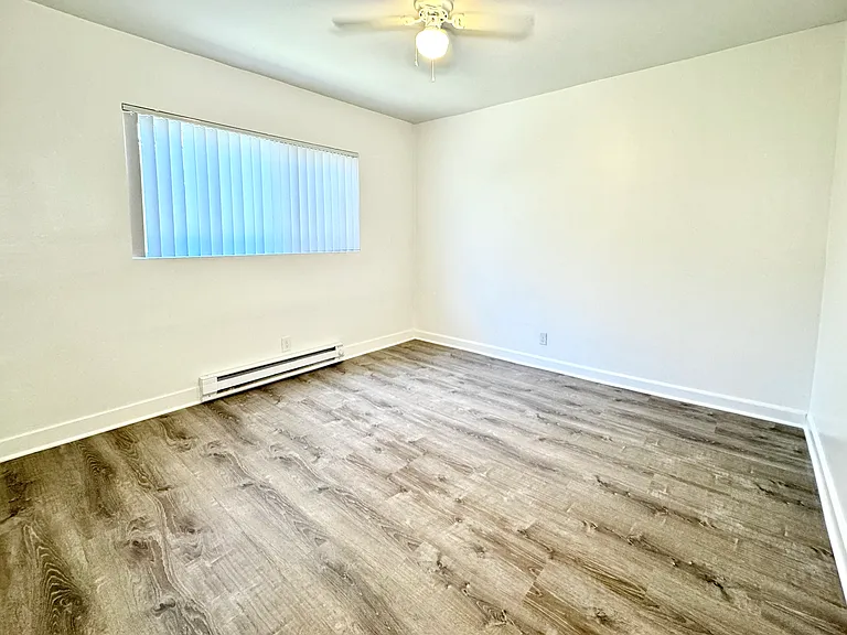 21111 Wood Ave #0 — Photo 21