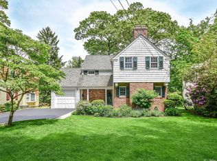 28 Kenworth Rd, Port Washington, NY 11050