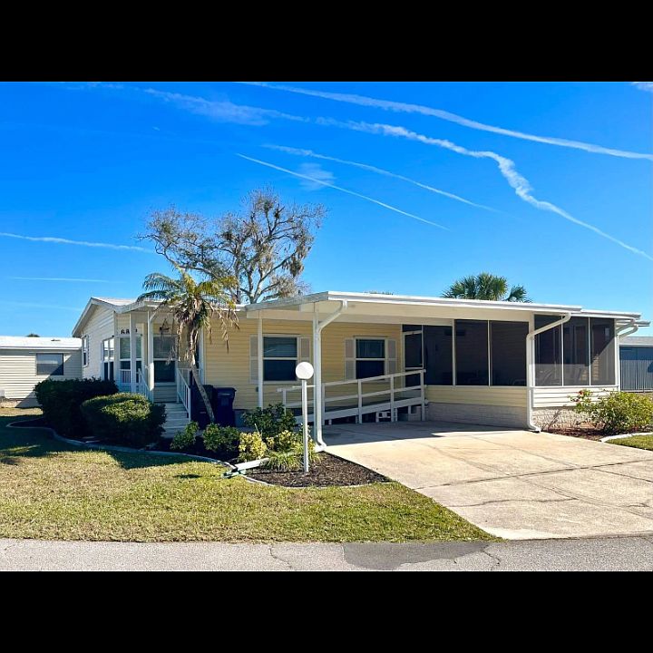 1st image of 6812 Coconut Grove Cir