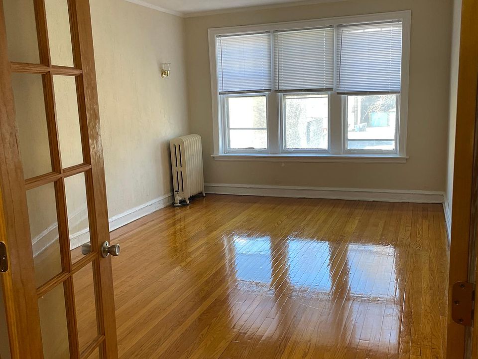 1st image of 913 Sherman Ave #213