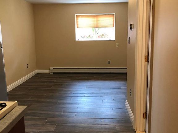 3rd image of 489 Bradford Ave