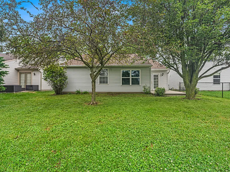 6748 Wimbledon Dr — Photo 30
