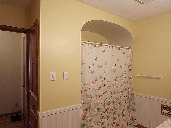 3rd image of 933 Norwood Dr SE