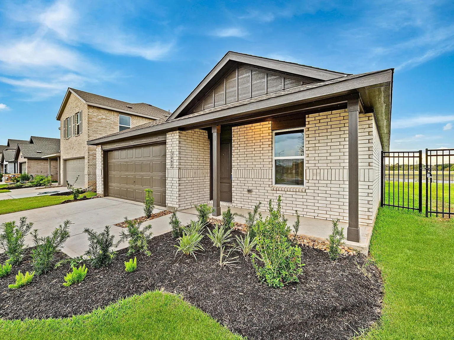 4 bed, 2.0 bath, 1707 sqft, $2,100 — Photo 3
