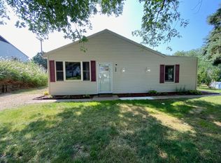 104 3rd Ave, East Dubuque, IL 61025