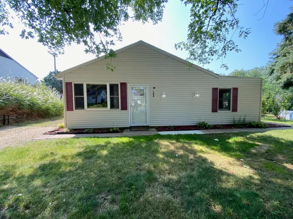 104 3rd Ave, East Dubuque, IL 61025