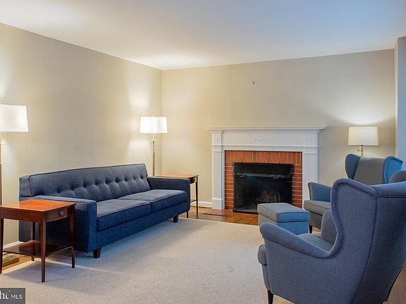 4th image of 2703 Valley Way
