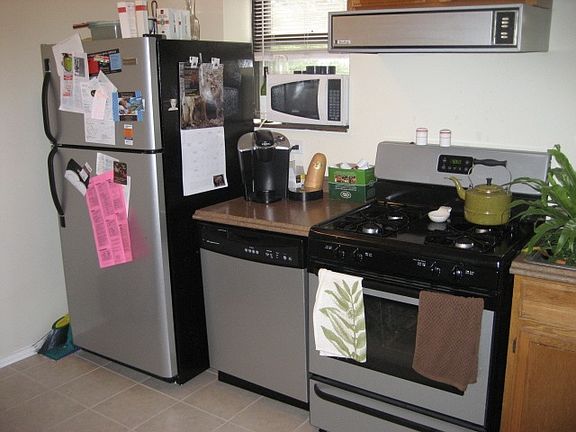 3rd image of 1848 N Winnebago Ave APT 2R