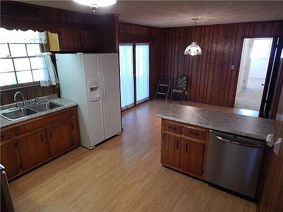 4th image of 175 Taft Dr