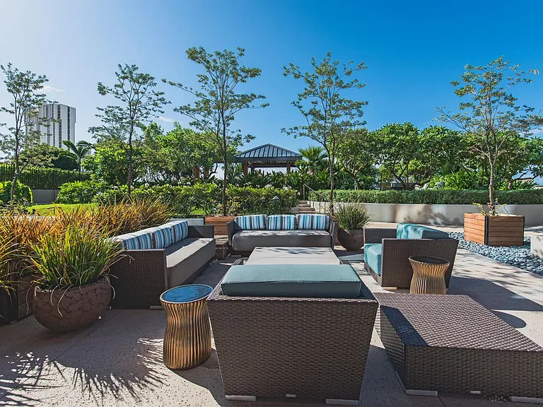 1555 Kapiolani Blvd #1800 — Photo 25