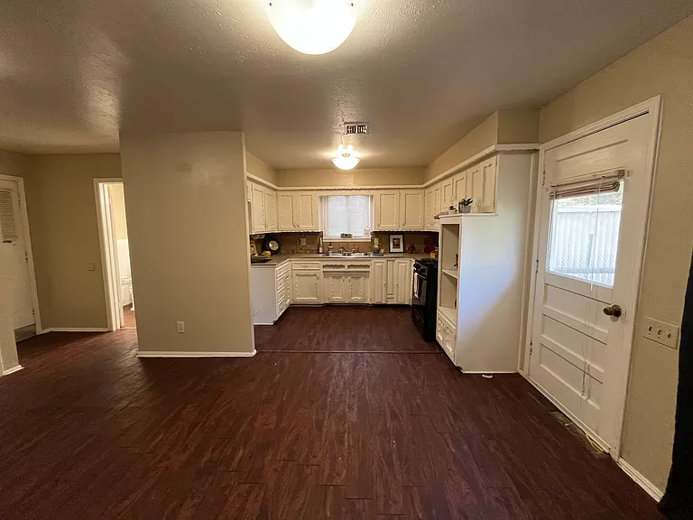1508 Tanglewood Dr — Photo 8