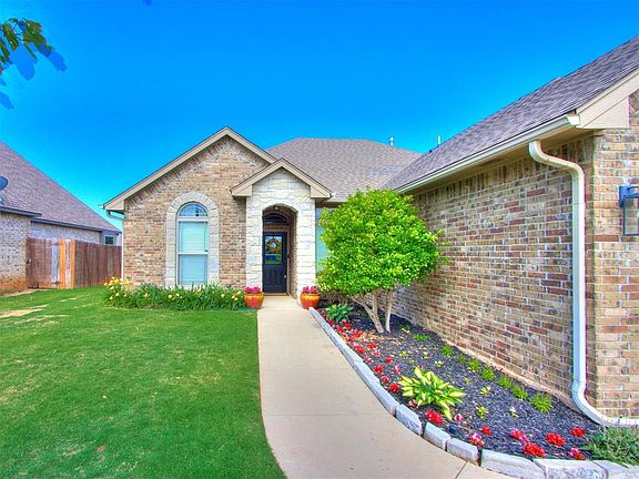 3rd image of 13801 Savannah River Way