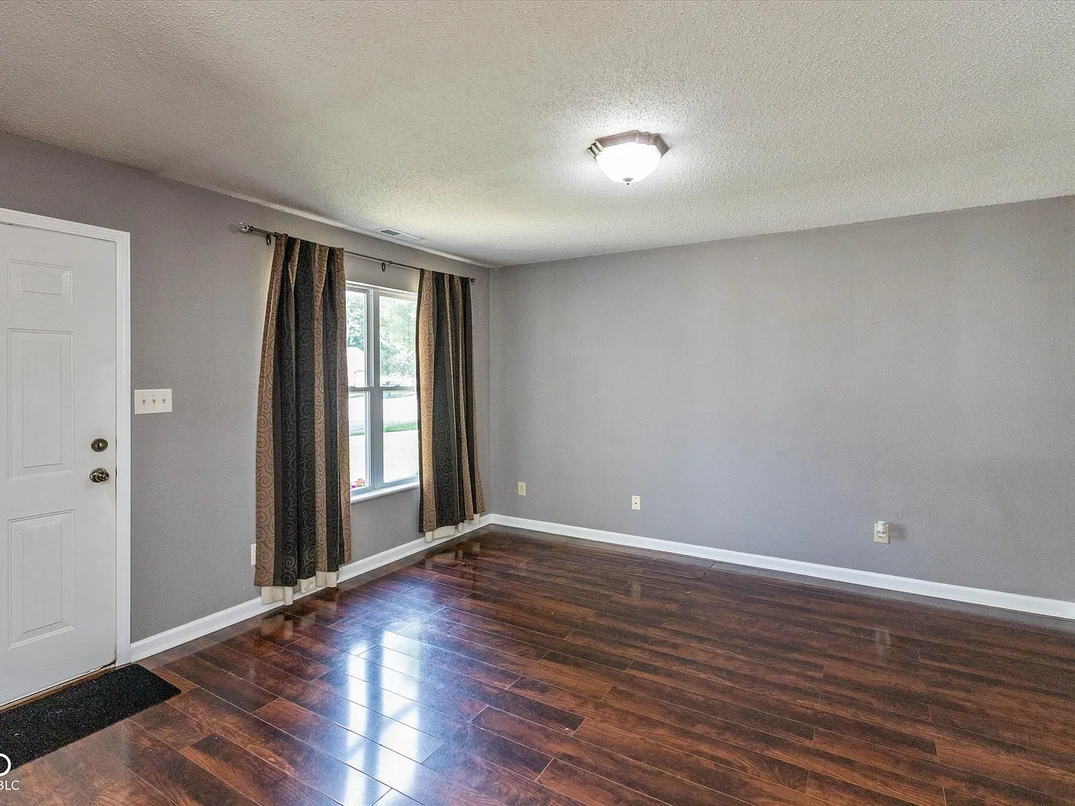 3 bed, 2.0 bath, 1090 sqft, $1,500 — Photo 3