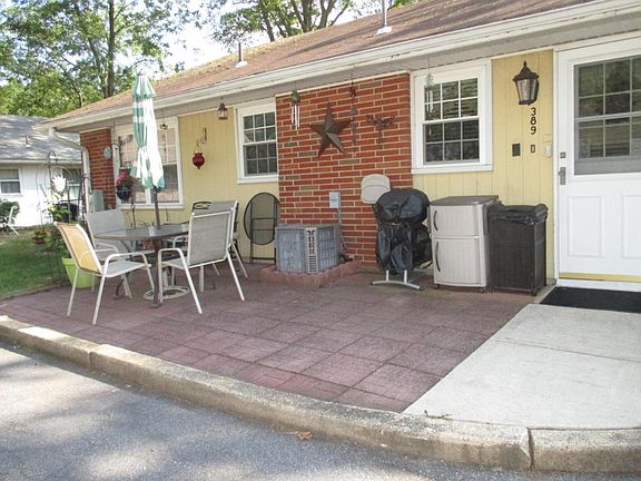 2nd image of 389D Portsmouth Dr #389D