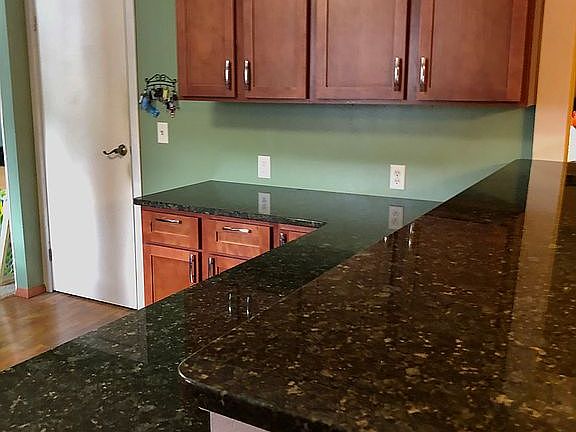 3rd image of 807 Jennifer Ln
