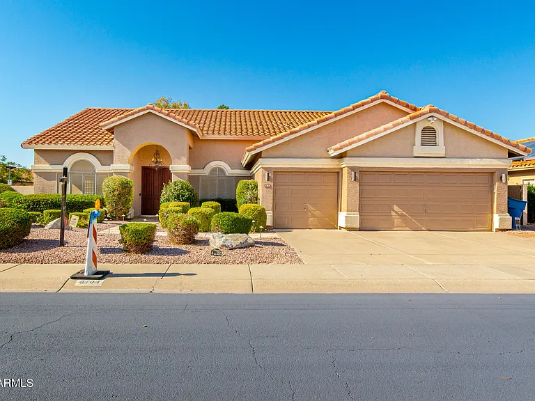 4704 E Hearn Rd — Photo 1