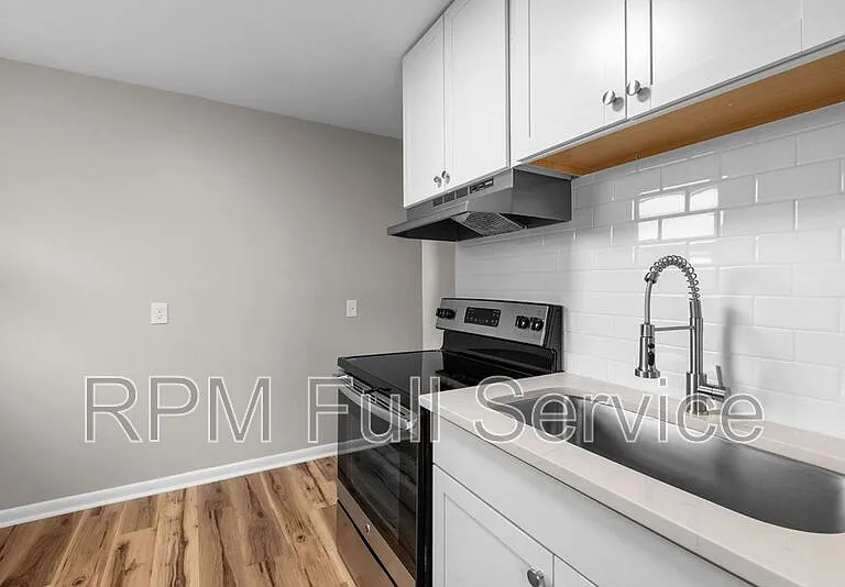 895 W Sharpe Ave #B — Photo 25