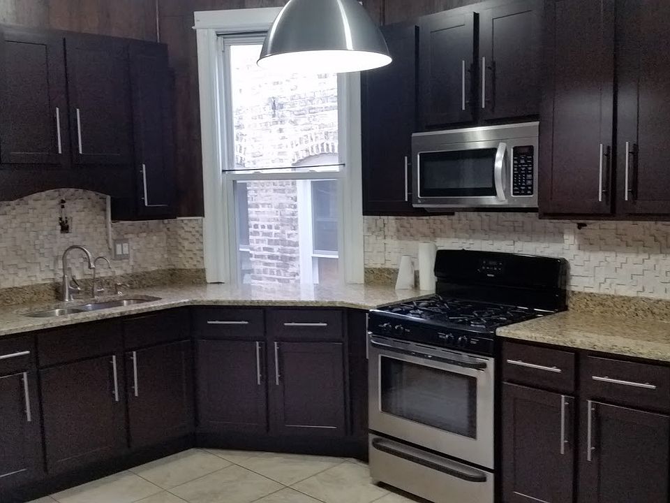 2nd image of 2443 W Eastwood Ave