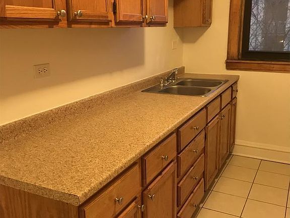 3rd image of 6707 N Ravenswood Ave #2