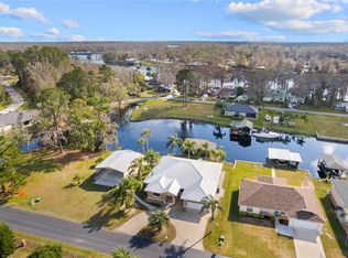 1621 Yellow Brick Rd, Astor, FL 32102