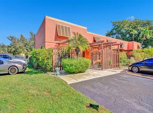 10391 Fairway Rd, Pembroke Pines, FL 33026