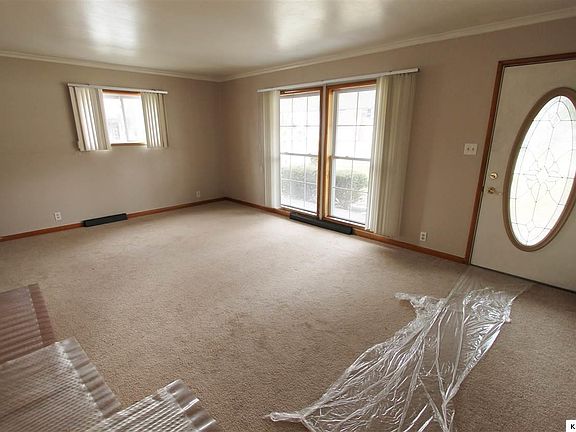 3rd image of 122 Mansfield Ave