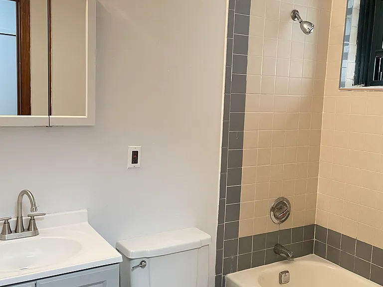 92 Gates Ave #2 — Photo 10