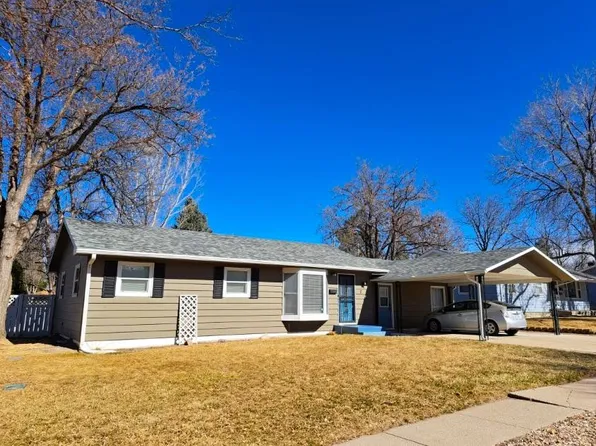 740 Parry Dr, Chadron, NE 69337