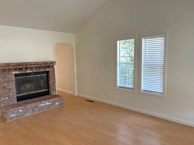 3 bed, 1277 sqft, $3,200 — Photo 3