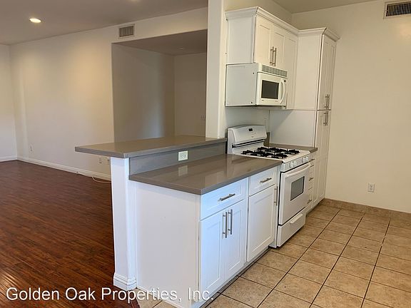 5th image of 12740 Oxnard St APT 208