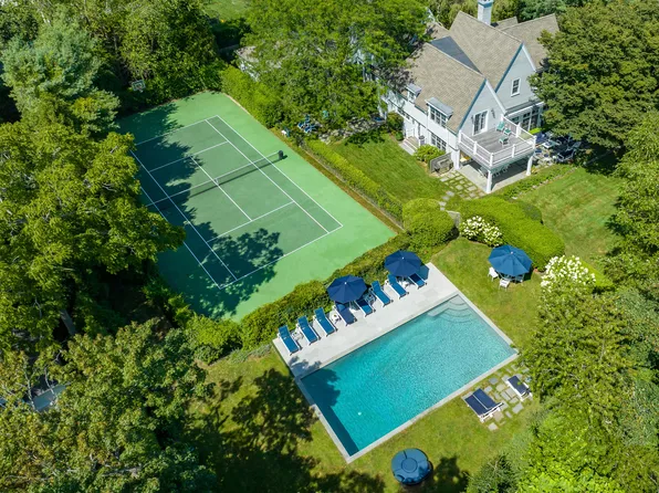 72 Barnhart St, Southampton, NY 11968