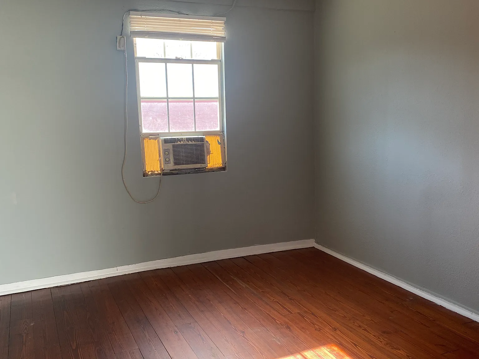 Studio, 400 sqft, $800 — Photo 2
