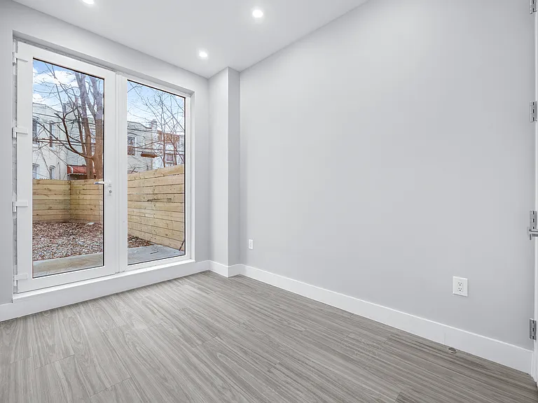 322 E 32nd St #1B — Photo 6