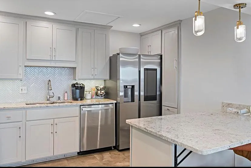 655 Riverside Dr — Photo 3
