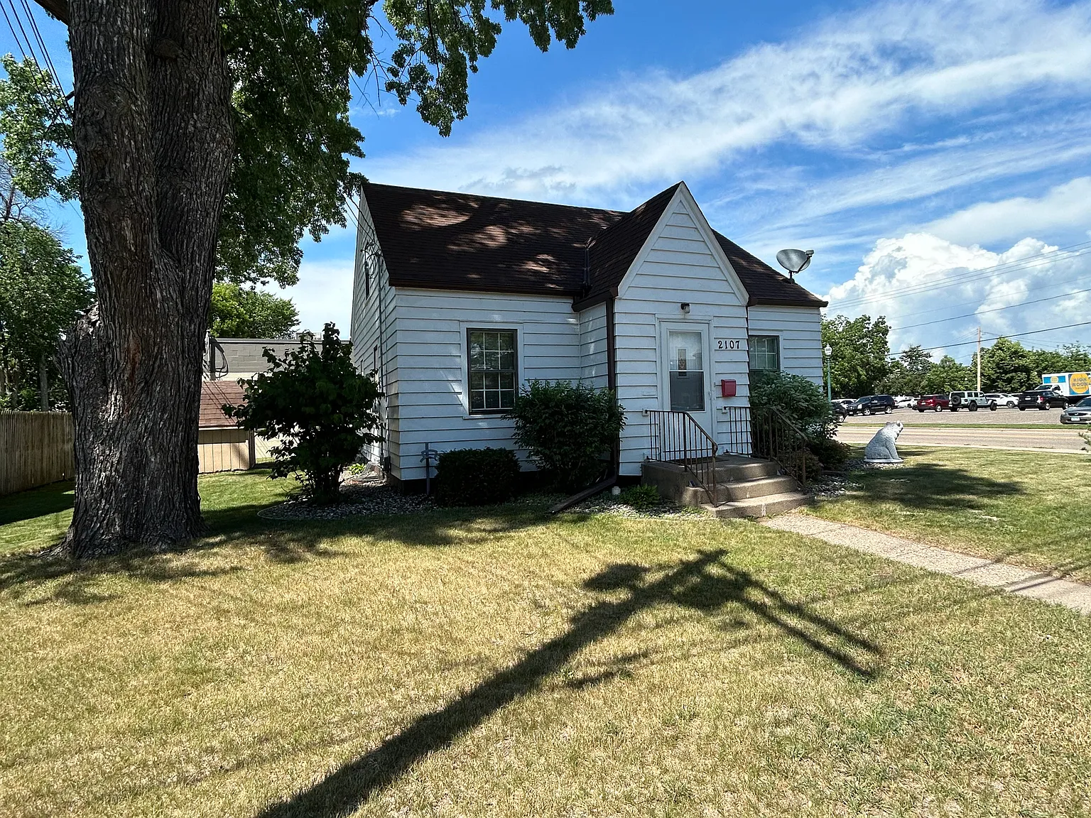 3 bed, 1051 sqft, $2,000 — Photo 1