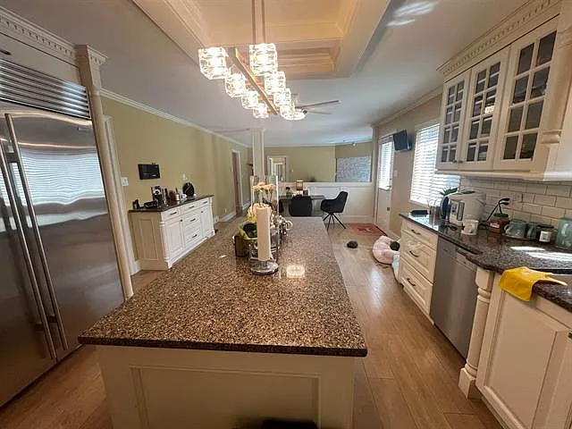 6340 Chelmsford St — Photo 15