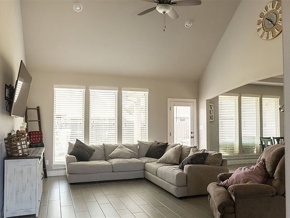 4th image of 6555 Columbus Cir
