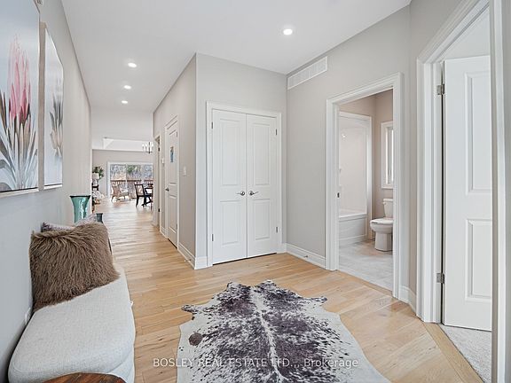 4th image of 503 Royal Ridge Dr